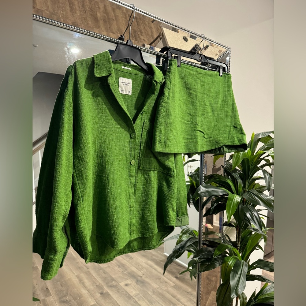 Abercrombie & Fitch!! Oversized Tweed Shirt (M) w/ Tweed Wrap Skort (M); GREEN